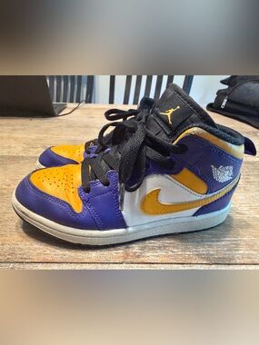 Nike Air Jordan 1 Mid Lakers kids' sneakers